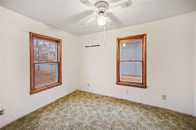 300 Winner Avenue, Smithville, MO 64089