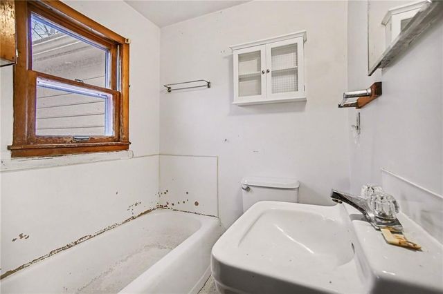 300 Winner Avenue, Smithville, MO 64089