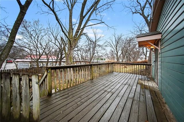 300 Winner Avenue, Smithville, MO 64089