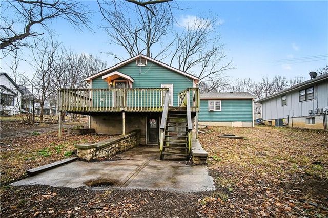 300 Winner Avenue, Smithville, MO 64089