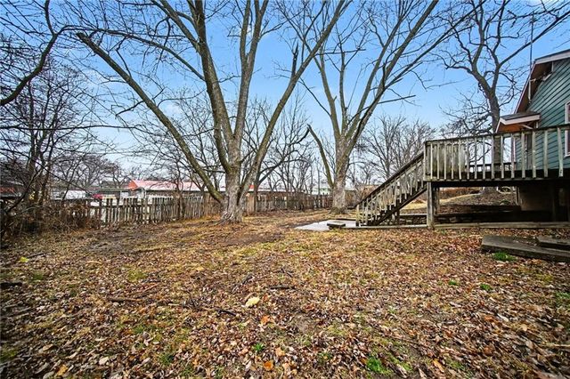 300 Winner Avenue, Smithville, MO 64089