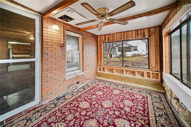 300 Winner Avenue, Smithville, MO 64089