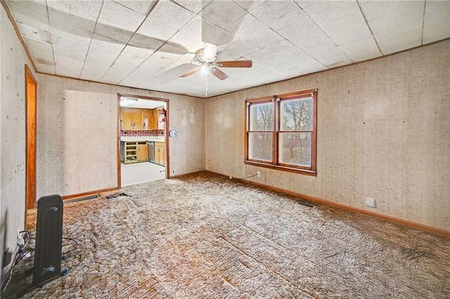 300 Winner Avenue, Smithville, MO 64089