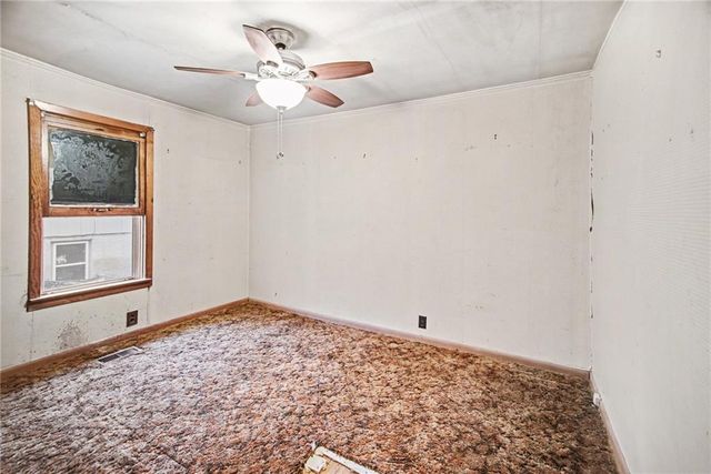 300 Winner Avenue, Smithville, MO 64089