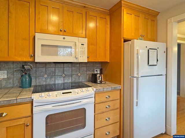 1716 Lincoln St NW, Albany, OR 97321