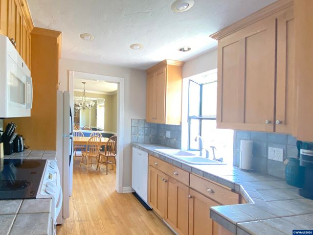 1716 Lincoln St NW, Albany, OR 97321