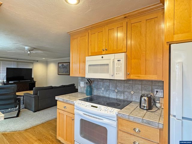 1716 Lincoln St NW, Albany, OR 97321