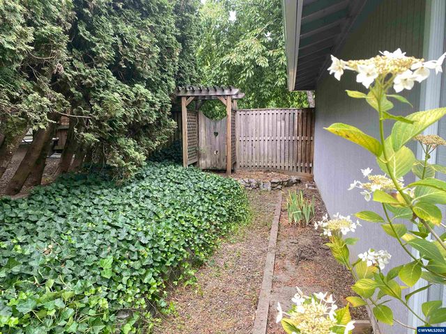 1716 Lincoln St NW, Albany, OR 97321