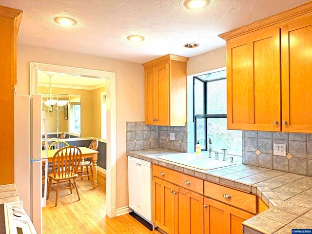 1716 Lincoln St NW, Albany, OR 97321