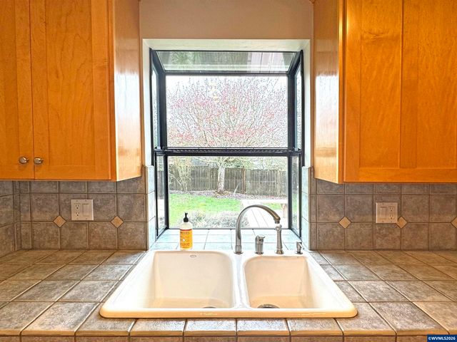 1716 Lincoln St NW, Albany, OR 97321