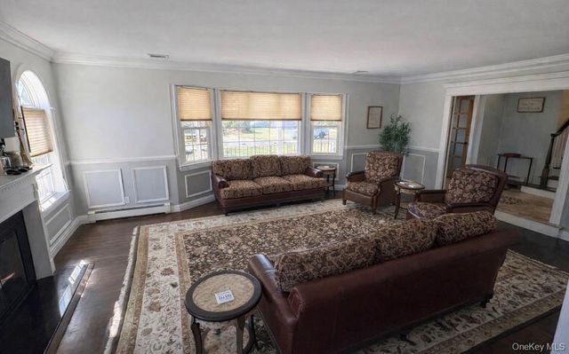 39 West Lane, Bay Shore, NY 11706