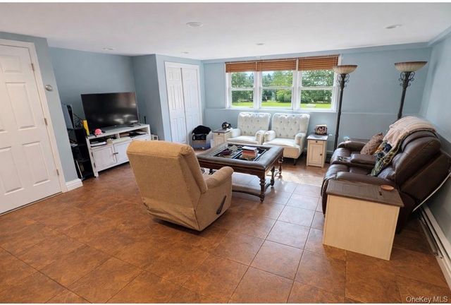 39 West Lane, Bay Shore, NY 11706