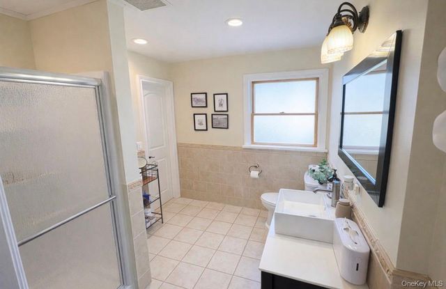 39 West Lane, Bay Shore, NY 11706