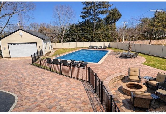 39 West Lane, Bay Shore, NY 11706