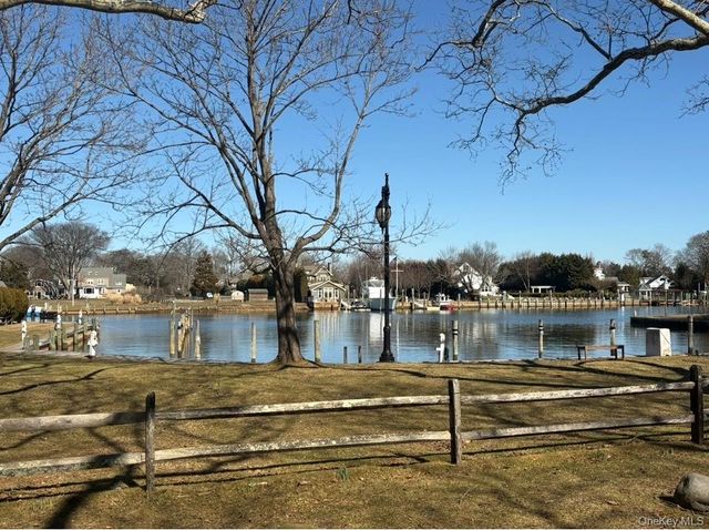 39 West Lane, Bay Shore, NY 11706