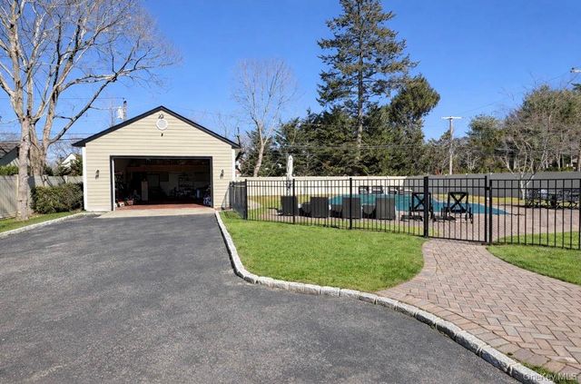 39 West Lane, Bay Shore, NY 11706