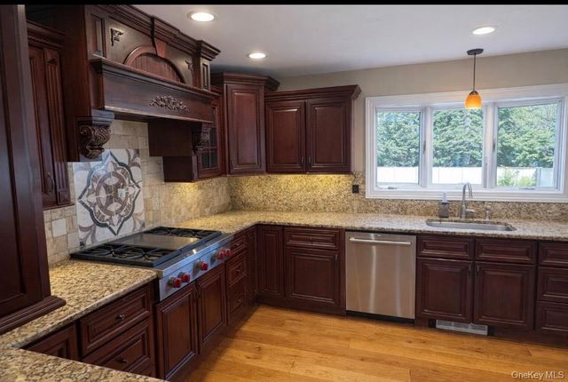 39 West Lane, Bay Shore, NY 11706