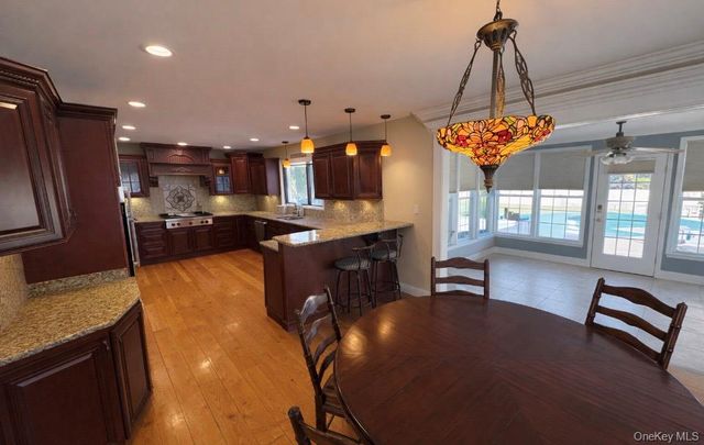 39 West Lane, Bay Shore, NY 11706