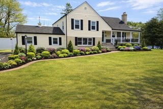 39 West Lane, Bay Shore, NY 11706