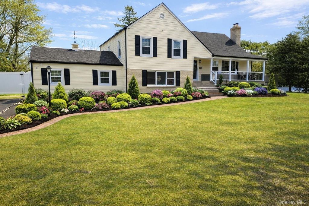 39 West Lane, Bay Shore, NY 11706