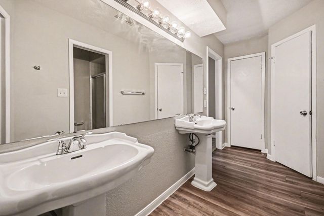 15727 Blackhawk Boulevard, Friendswood, TX 77546