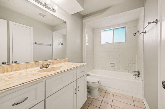 15727 Blackhawk Boulevard, Friendswood, TX 77546