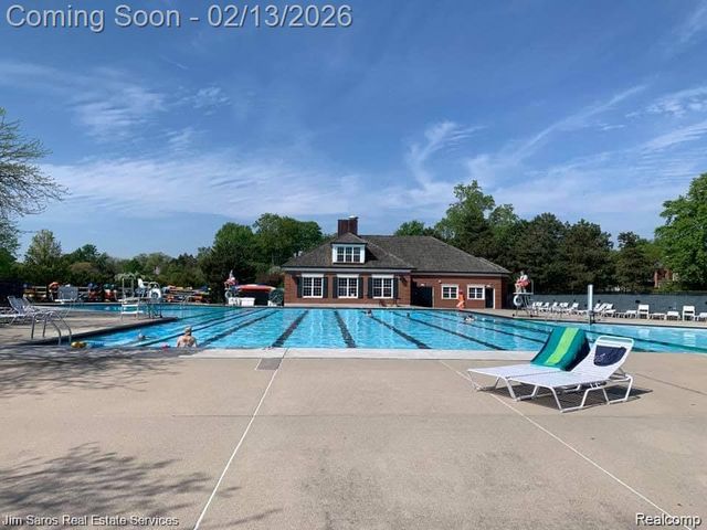 464 McKinley Avenue, Grosse Pointe Farms, MI 48236