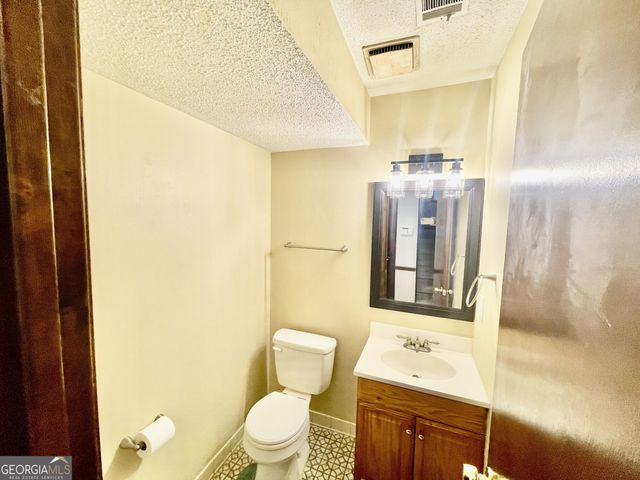 2677 Deerfield Circle SW, Marietta, GA 30064