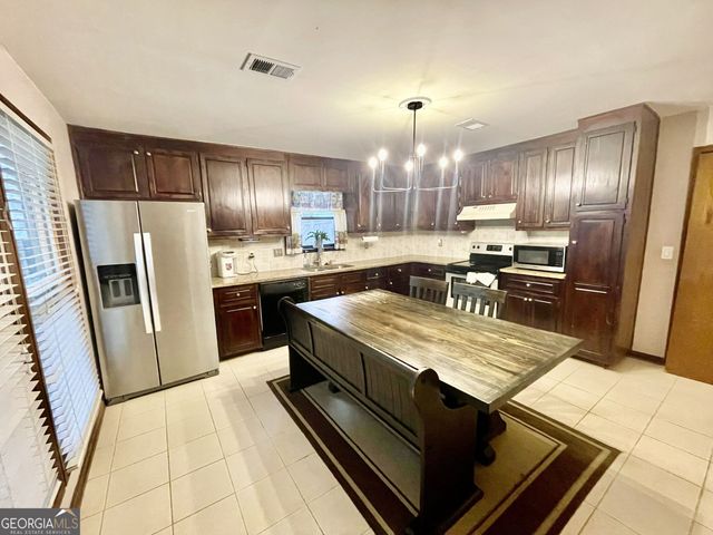 2677 Deerfield Circle SW, Marietta, GA 30064