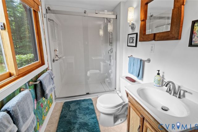 206 Lake Caroline Dr, Ruther Glen, VA 22546