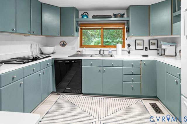 206 Lake Caroline Dr, Ruther Glen, VA 22546