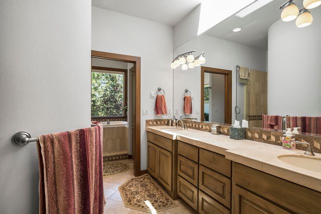 3075 NW Underhill Place, Bend, OR 97703