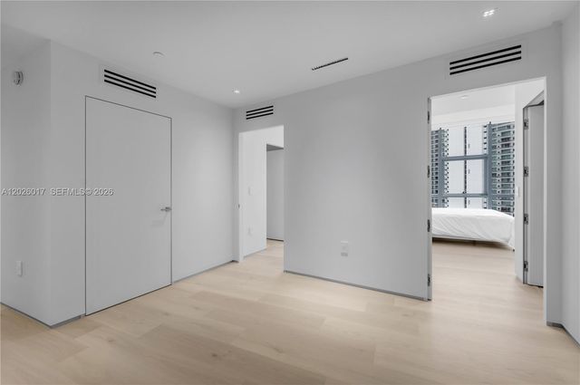 851 NE 1st Ave 4201, Miami, FL 33132
