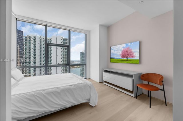 851 NE 1st Ave 4201, Miami, FL 33132