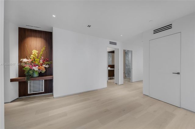 851 NE 1st Ave 4201, Miami, FL 33132