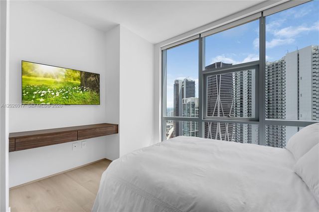851 NE 1st Ave 4201, Miami, FL 33132