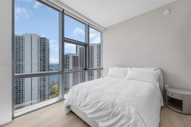851 NE 1st Ave 4201, Miami, FL 33132