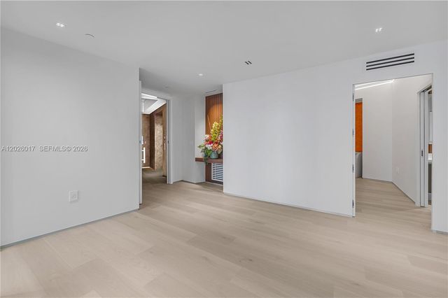 851 NE 1st Ave 4201, Miami, FL 33132