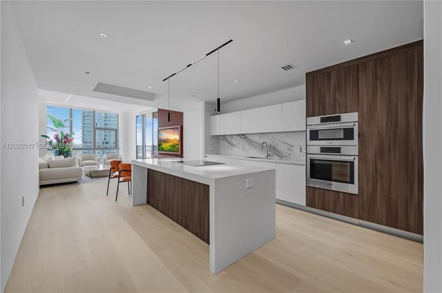 851 NE 1st Ave 4201, Miami, FL 33132