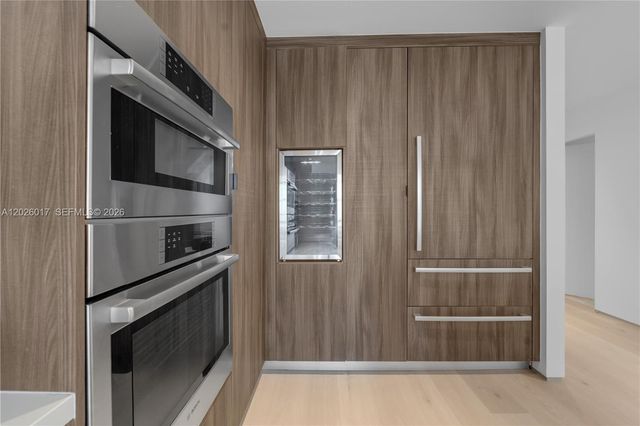 851 NE 1st Ave 4201, Miami, FL 33132