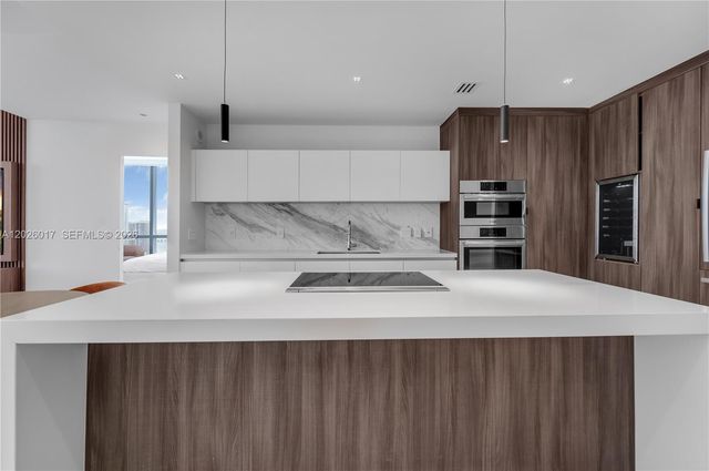 851 NE 1st Ave 4201, Miami, FL 33132