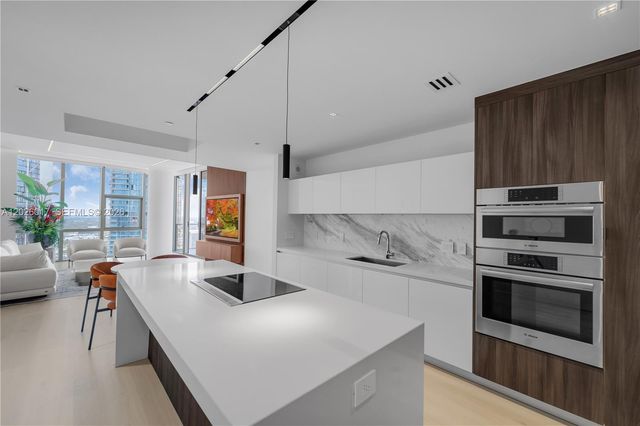 851 NE 1st Ave 4201, Miami, FL 33132