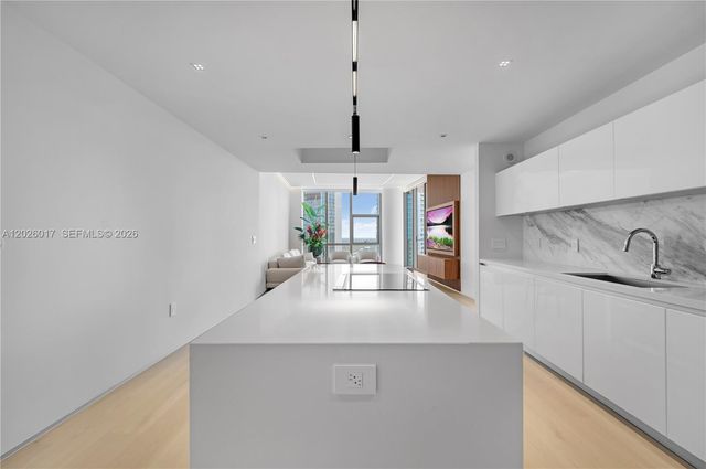 851 NE 1st Ave 4201, Miami, FL 33132