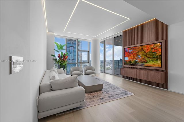 851 NE 1st Ave 4201, Miami, FL 33132