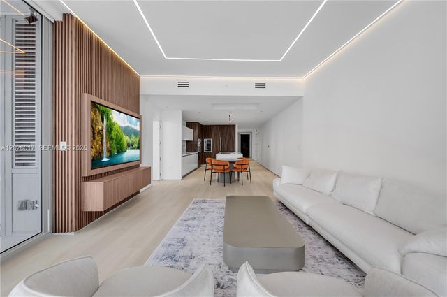 851 NE 1st Ave 4201, Miami, FL 33132