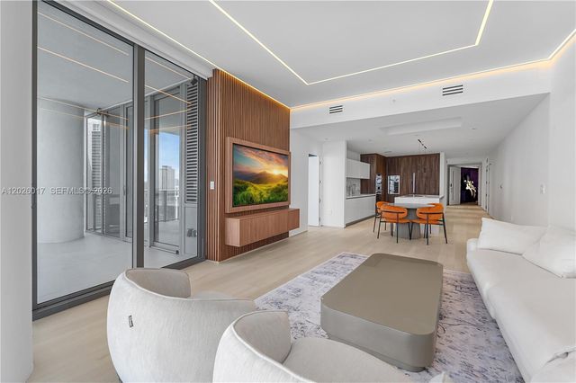 851 NE 1st Ave 4201, Miami, FL 33132