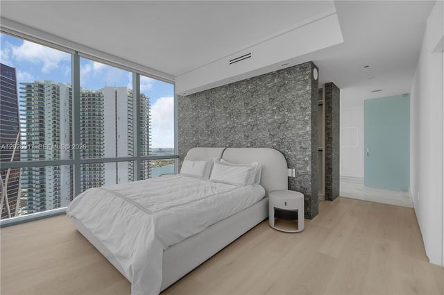 851 NE 1st Ave 4201, Miami, FL 33132