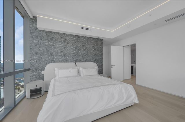 851 NE 1st Ave 4201, Miami, FL 33132