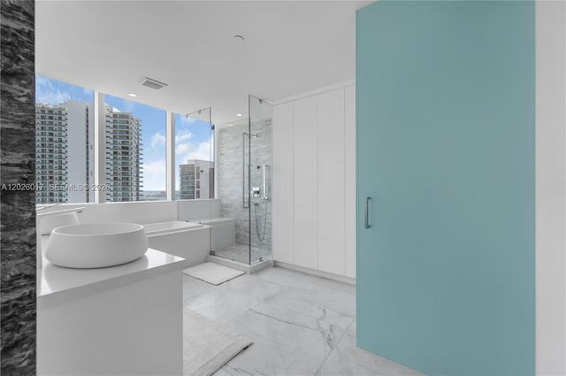 851 NE 1st Ave 4201, Miami, FL 33132