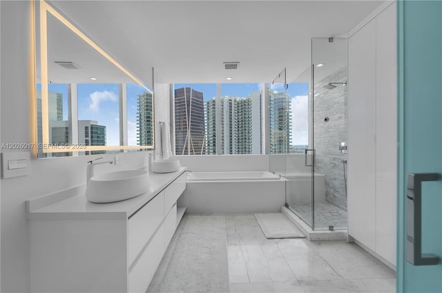 851 NE 1st Ave 4201, Miami, FL 33132